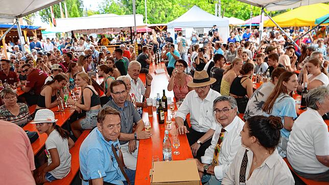 Bild 20: Das Wein- und Fischerfest 2022 ist gestartet. Hier sind die Bilder des ersten Abends