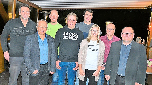 Der Vorstand des Ski-Clubs Urach nach den Wahlen (von links): Konrad Kienzler, Sportwart Nordisch, Vorsitzender Manfred Kienzler, Daniel ...