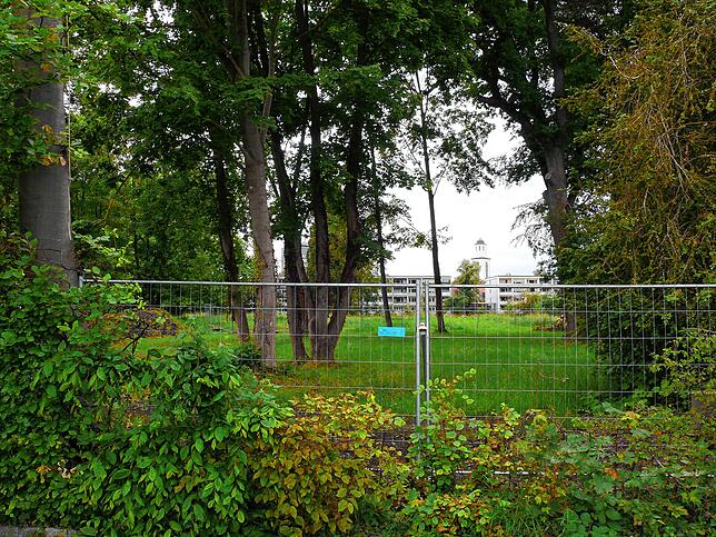 Die Sicht auf das Gelände von der Seestraße aus.