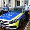 Stephan Stitzenberger, Leiter Polizeirevier Überlingen und Jörg Schirm, Leiter Polizeiposten Markdorf stellen die Kriminalitätsstatistik ...