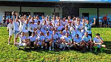 Trainer Jörg Kienast vom FC Pfohren war nach der Partie ratlos über seine Mannschaft. Hier feiern sie am Ende der vergangenen Saison den ...