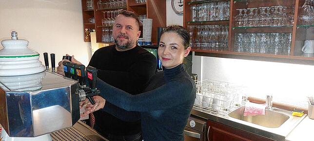 Joti Salihu und seine Frau Pinar betreiben gemeinsam das Gasthaus Adler in Allmannsdorf.