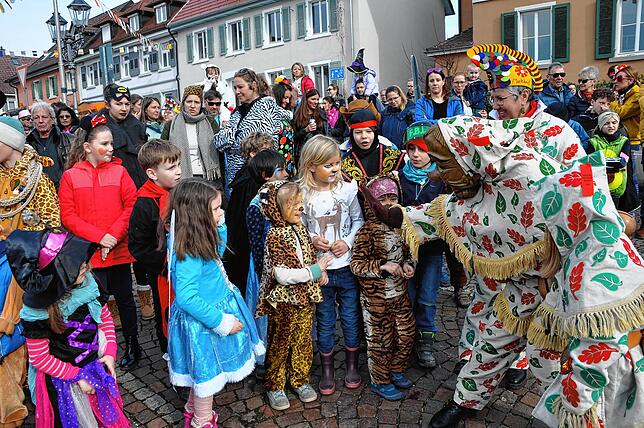 Bild 16: Beste Einblicke zum Narrenbaumsetzen in Markdorf – so feiert die Stadt!
