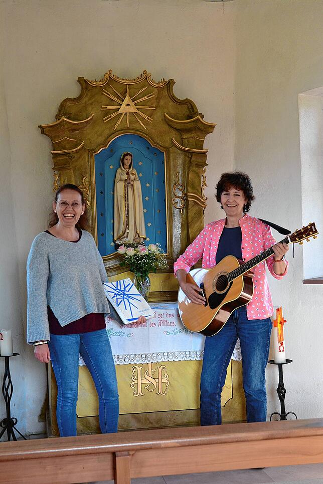 Silvia Dolch (links) und Elisabeth Reiner lernen sich bei einem Meditationsgottesdienst kennen. Dann entsteht schnell die Idee, etwas ...