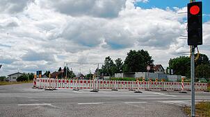 Adelhausen ist derzeit eine große Baustelle. Hier der hintere Ortsausgang, wo ein Radweg entsteht. Foto: Petra Wunderle