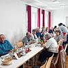 Die Gäste der Meßkircher Vesperkirche genießen nicht nur das Essen, sondern auch die Möglichkeit, miteinander ins Gespräch zu kommen.