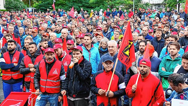 An 26 deutschen ZF-Standorten fanden Aktionen gegen den geplanten Stellenabbau statt. Am Hauptsitz in Friedrichshafen setzten sich ...