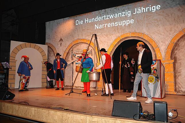 Bild 10: Narren in Action: 120 Jahre Immendinger Strumpfkuglerzunft in faszinierenden Bildern