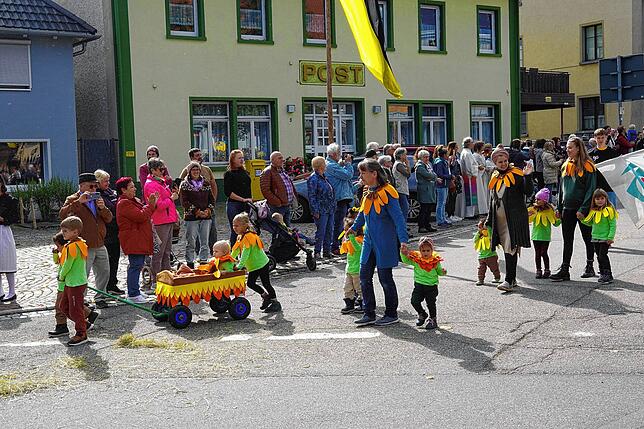 Bild 23: Erntedankfestumzug in Görwihl: Danke! Für die gute Ernte und für das schöne Wetter