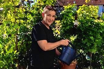 Michaela Berthold-Sieber, Vorsitzende des Obst- und Gartenbauverbands Hochrhein, gibt Tipps zum Gießen.