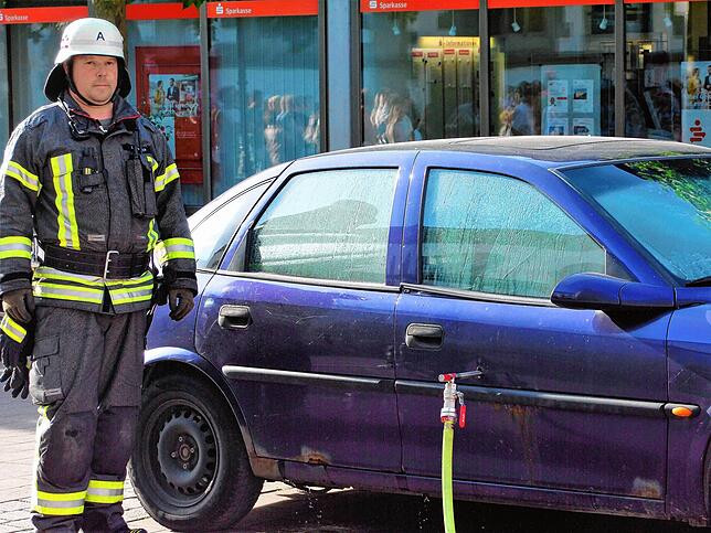 Bild 8: Bilder von der Schauübung der Feuerwehr und der Rettungsdienste auf dem Radolfzeller Marktplatz