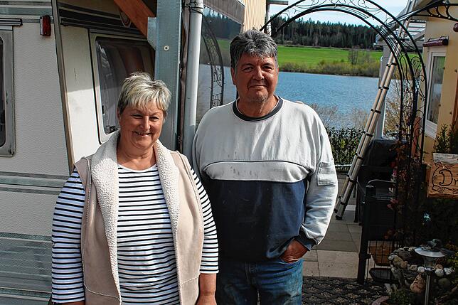 Gabi und Roland Haug aus Singen haben Ihre Parzelle mit Seeblick erst kürzlich neu gepachtet.