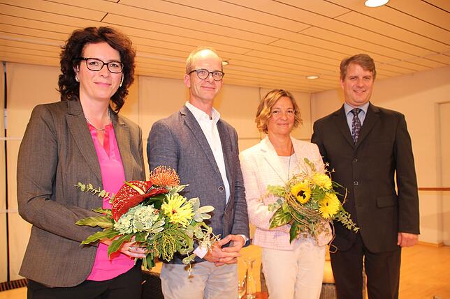 Marion Freund, Vorstandsvorsitzende der Ernie-Schmitt-Hospizstiftung, SÜDKURIER-Redaktionsleiter Stefan Hilser, Cornelia Haag, zuständig ...