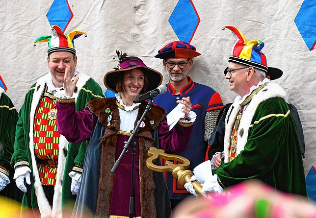 Bild 5: Erst als Pappfigur, dann live: Alle Bilder vom Tag mit Karl Lauterbach in Stockach