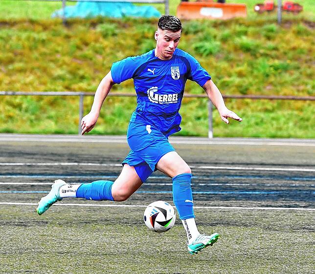 Frühes Aus: Yannick Klucker – hier ein Archivbild – blieb im Derby beim FC Wittlingen im Rasen hängen und verletzte sich dabei am Knie.
