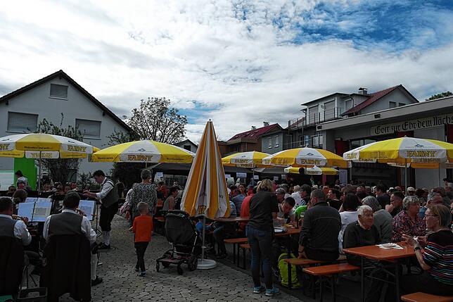 Leimbachs Ortsvorsteher Bernd Brielmayer kann sich gut vorstellen, dass der Maihock auf dem neuen Festplatz zur Tradition wird.