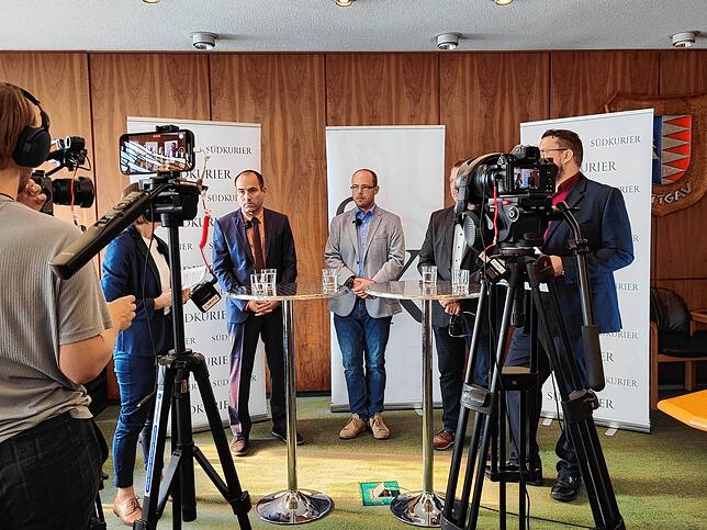 Vor laufender Kamera mussten die Kandidaten für die Bürgermeisterwahl in Klettgau Farbe bekennen.