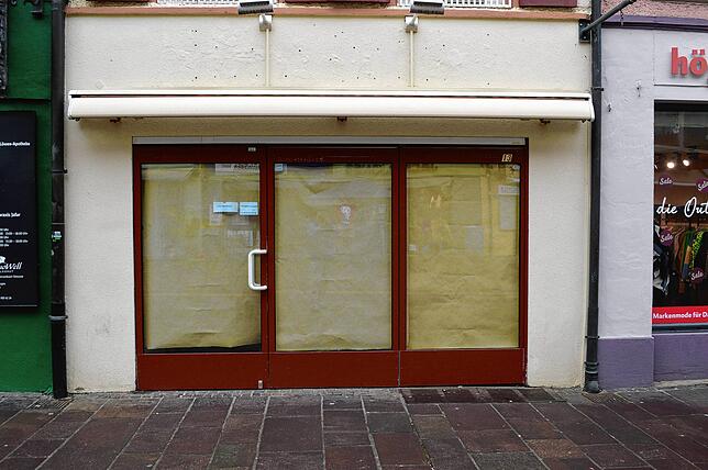 Auch die Verkaufsflächen der Liegenschaft zwischen Löwenapotheke und der Outlet-Boutique Högermann & kox stehen leer.