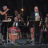 Gastsängerin Fola Dada (links) belebte mit der SWR Big Band die goldene Ära des Swings und sang sich in die Herzen der ...