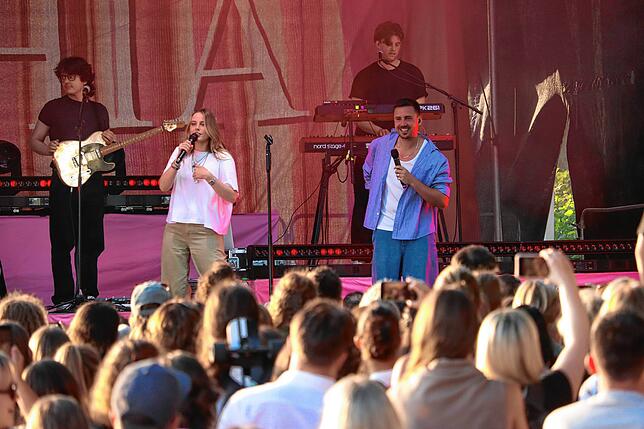 Bild 15: 1500 Fans feiern Sophia beim Sound Beach Festival