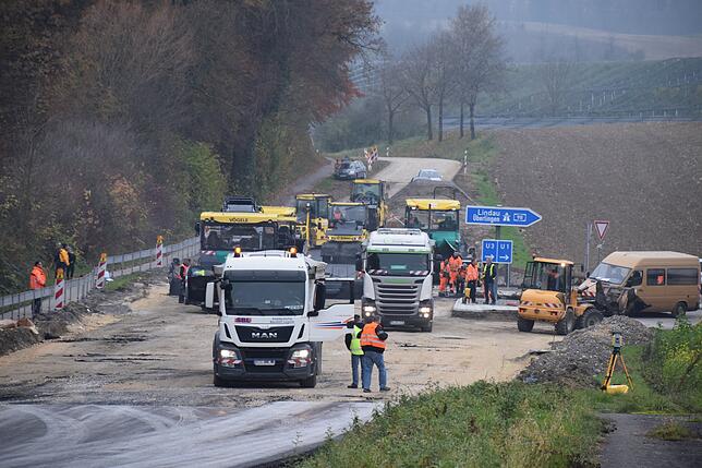 Die Arbeiten am Donnerstagmorgen an der Autobahnauffahrt Stockach-West.