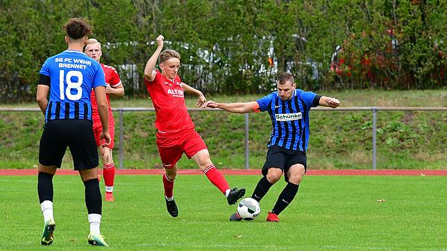 Schlusspunkt: Yannik Behringer, hier ein Archivbild aus der Partie bei der SG FC Wehr/Brennet, machte mit dem 3:0-Endstand gegen ...