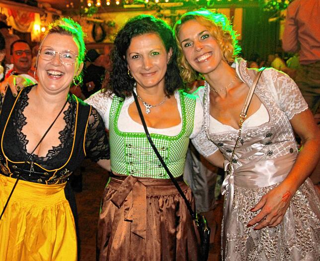 Bild 1: Dirndl und Lederhosen bestimmten das Bild beim Bräunlinger Almabtrieb