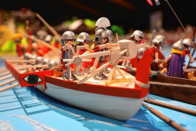 Bild 3: Als sich Kelten und Römer zur Seeschlacht trafen: In Konstanz wird dieser Teil der Geschichte des Bodensees mit Playmobil-Figuren nachgestellt