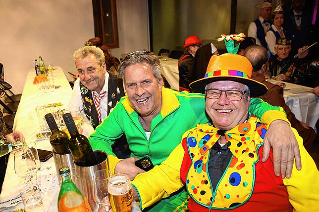 Bild 11: Bitte Platz nehmen! Kurz vor der Live-Übertragung der Konstanzer Fasnacht füllen sich die Reihen