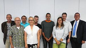 Ehe die bisherigen Gemeinderäte (von links) Wolfgang Kaiser, Heinz Jockers, Martin Lingg, Sandra Isele, Tobias Gampp, Markus ...