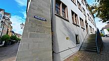 Das Amtsgericht in Radolfzell: Hier war ein 36-Jähriger wegen Betrugs, Diebstahls und eines Verstoßes gegen das Waffengesetz angeklagt. ...