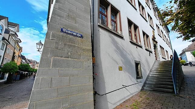 Das Amtsgericht in Radolfzell: Hier war ein 36-Jähriger wegen Betrugs, Diebstahls und eines Verstoßes gegen das Waffengesetz angeklagt. ...