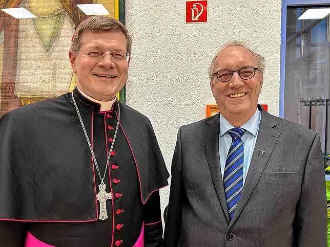 Freuten sich über den gelungenen Jahresauftakt: Erzbischof Stephan Burger (links) und Dekan Josef Fischer.