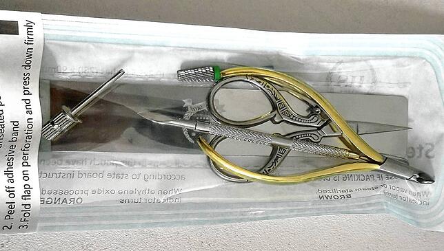Wird in einem Nagelstudio ein aufbereitetes und vor der Behandlung verschlossenes Besteck (Bild) benutzt, ist es hygienisch vorbildlich.