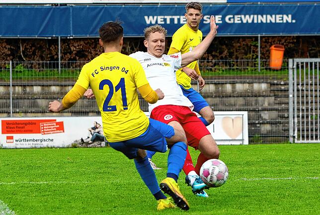 Bild 2: Die besten Bilder des Verbandsliga-Derbys zwischen dem SC Pfullendorf und dem FC Singen