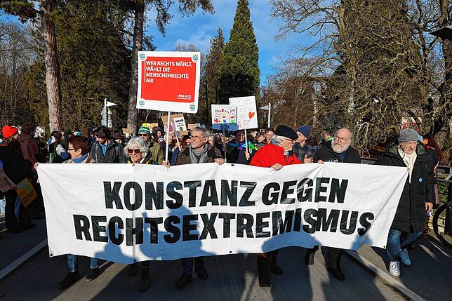 Bild 15: Demo vom Herosé-Park bis zum Stadtgarten: Konstanz geht auf die Straße – wir haben die Bilder!