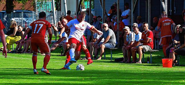 Bild 40: Und hier gibt es die Bilder vom 6:1-Heimsieg des SV Jestetten gegen den FC RW Weilheim