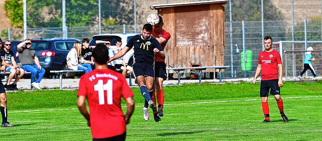 Bild 6: FC Hochrhein besiegt den FC Wallbach deutlich mit 4:0 &ndash; und wir haben die Bilder!