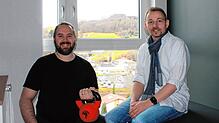 Die Physiotherapeuten Zeno Zagrodski (l.) und Tobias Hasenfratz freuen sich, dass sie ihr bisheriges Angebot im neuen Stockacher ...