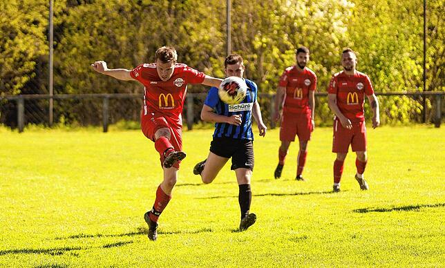 Bild 4: SG FC Wehr/Brennet und FC Wallbach der trennen sich im Derby ohne Tore &ndash; aber wir haben Bilder!