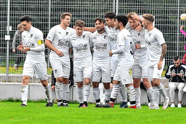 Die Aufsteiger: Der FC Wittlingen belegt zwar nach dem Aufstieg noch einen Abstiegsplatz in der Landesliga, hat aber noch direkten ...