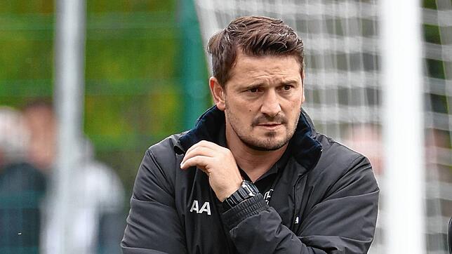 Hat in der Vorbereitung an ein paar Stellschrauben gedreht und hofft auf bessere Ergebnisse: Adam Adamos, Trainer des FC 08 Villingen ...