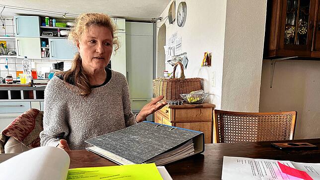 Pflegefamilie zu sein bedeutet viel Bürokratie und Korrespondenz mit Ämtern. Vor allem, wenn das Pflegekind behindert ist. Ulrike ...
