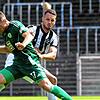 Villingens Fabio Liserra (hinten) versucht Homburgs Amar Suljic den Ball abzunehmen. Der 08-Innenverteidiger verletzte sich bei der ...