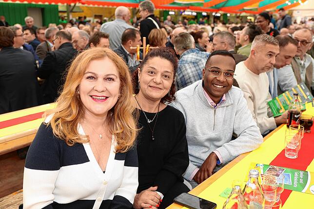 Bild 28: Gute Laune und volles Festzelt bei der Rede von Michael Kretschmer