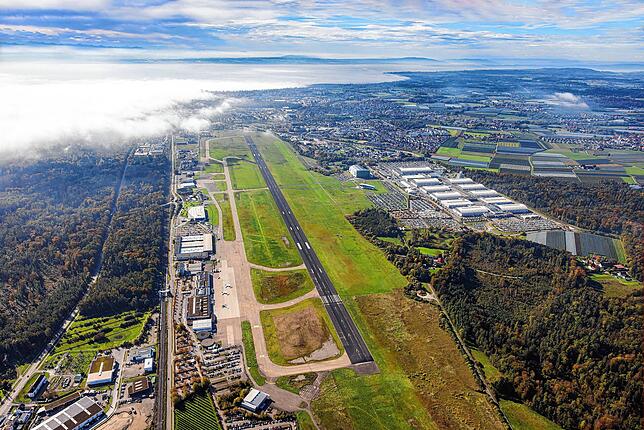 Bild 1: Flughafen Friedrichshafen kämpft ums Überleben und Großeinsatz in Singen: Die Themen der Woche