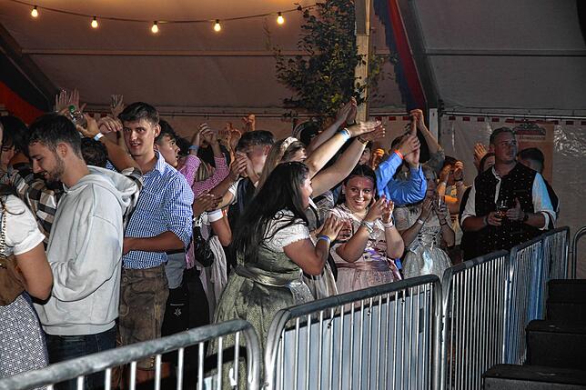Bild 19: Die besten Bilder von der Partynacht beim Herbstfest in Honstetten