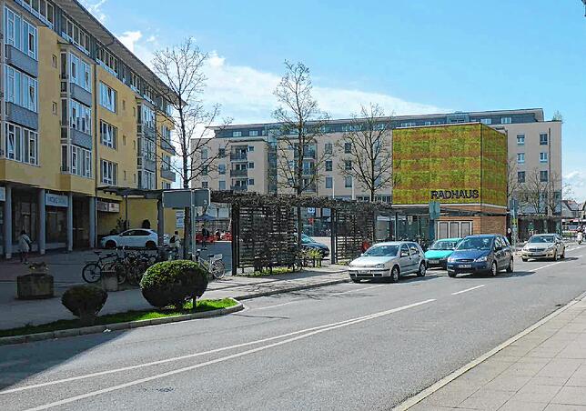 Wie genau das Fahrradparkhaus aussehen soll, steht noch nicht fest. Diese Visualisierung zeigt aber, wo es auf dem Franziskusplatz ...