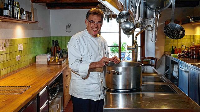Michael Adler ist Profikoch aus Bad Säckingen. Der Besitzer des Fuchs-Ladens gibt Tipps, was man aus altem Brot, Reisresten oder ...