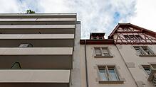 (Symbolbild) Das sieht man in Konstanz häufig: Ein Altbau und ein modernes Gebäude nebeneinander. Wie ist die Lage auf dem lokalen ...